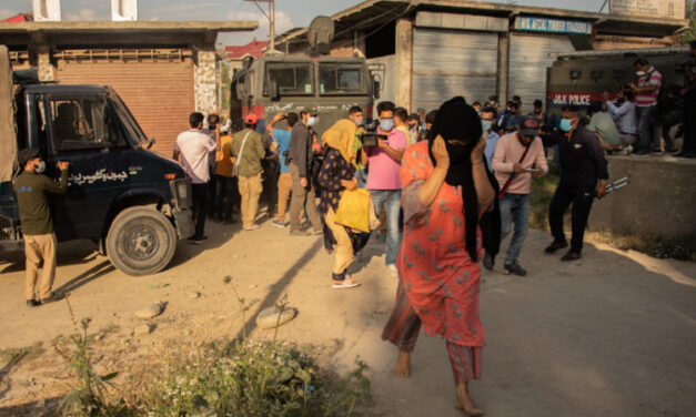Indian armed forces detain 700 in mass-arrest across Kashmir