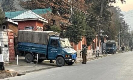 Kashmiri leaders condemn curbs to scuttle protests