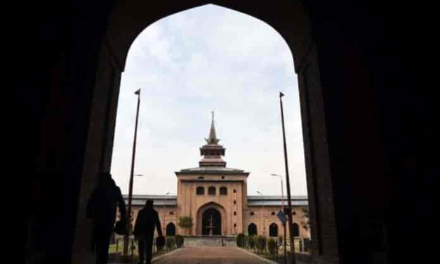 After 30 weeks, authorities allow Friday prayers at Jamia Masjid Srinagar
